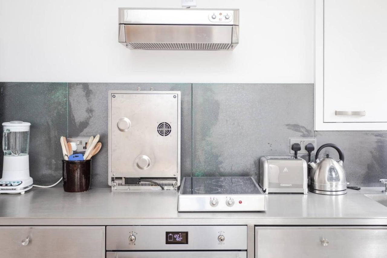 Stylish And Unique 1 Bedroom Flat In Shoreditch London